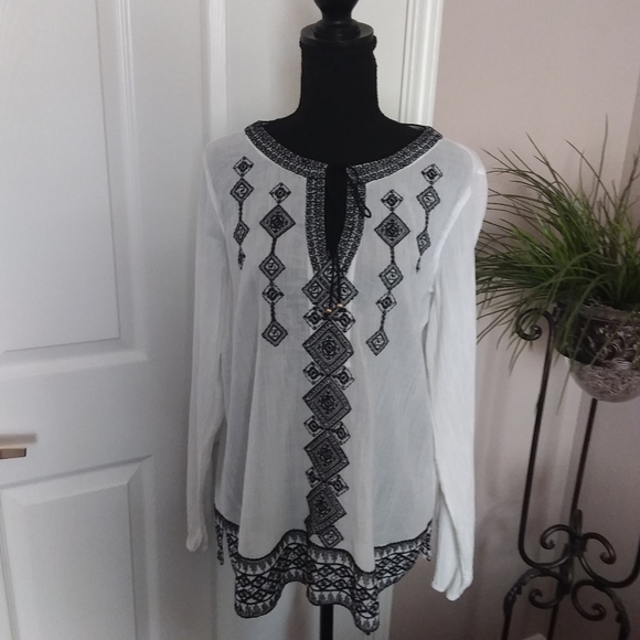 C. Wonder Tops - C. Wonder Ladies Black and White Tunic Top